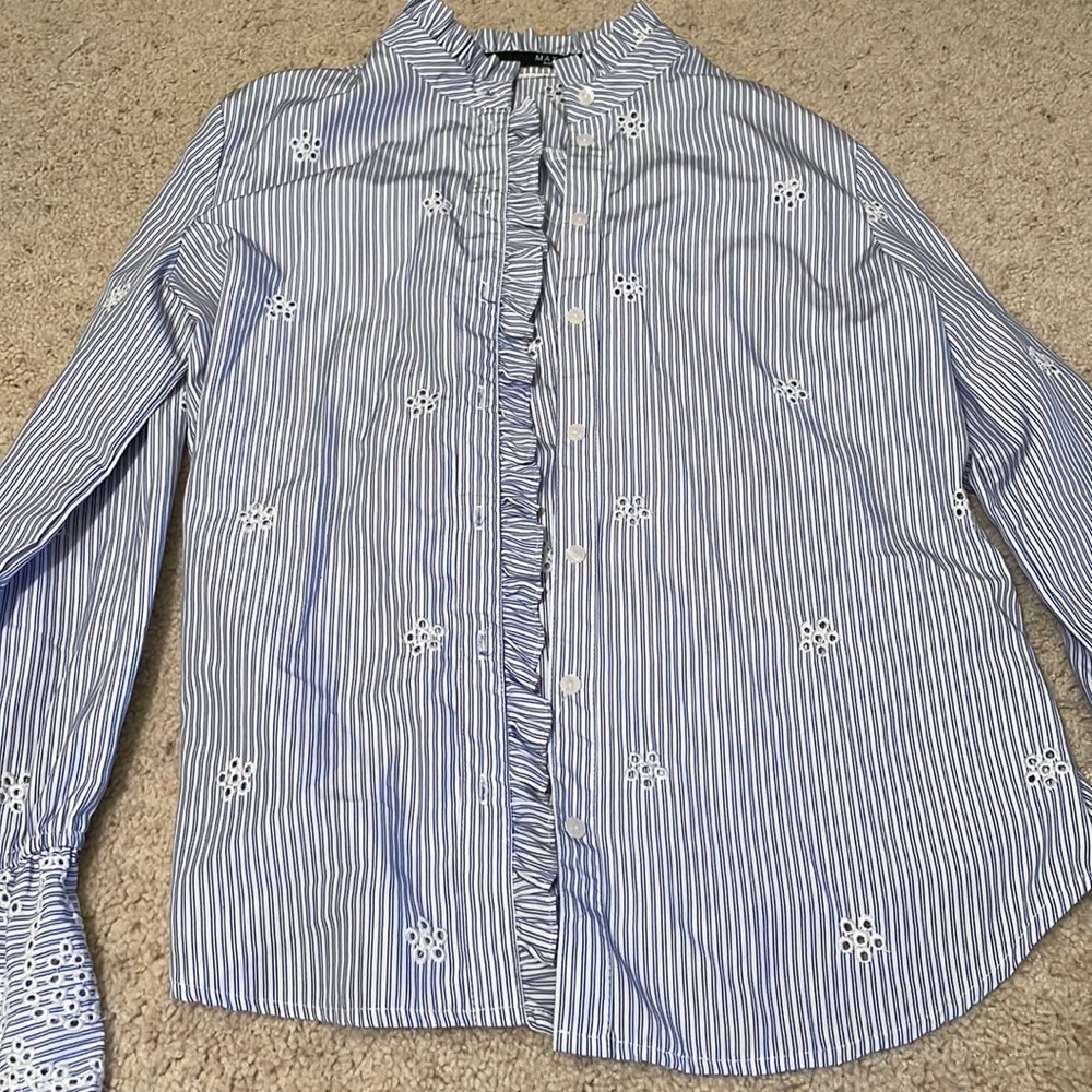 Woman’s dress shirt with flared sleeves